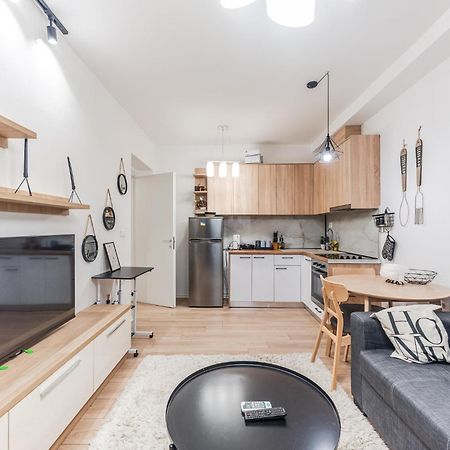 Noir Apartment By Kondo Stays Tirana Exteriör bild