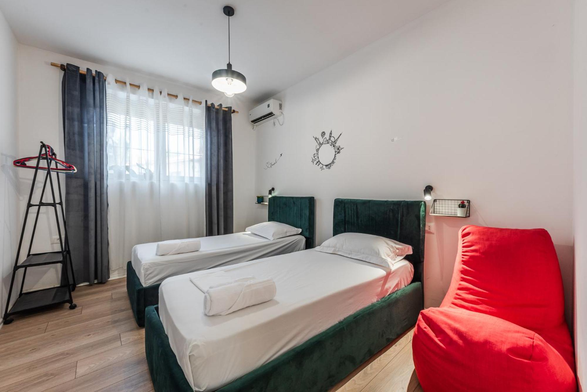 Noir Apartment By Kondo Stays Tirana Exteriör bild