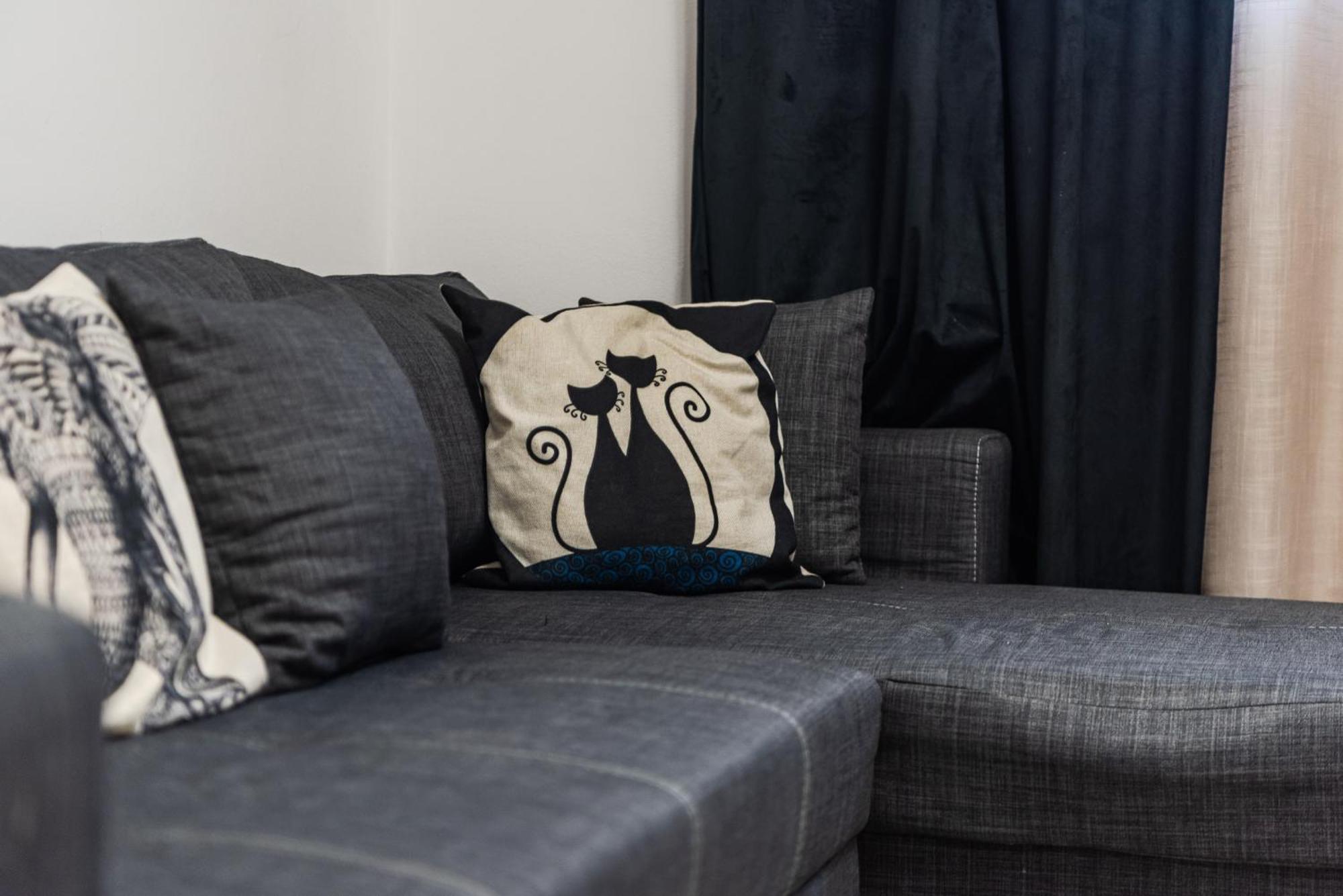 Noir Apartment By Kondo Stays Tirana Exteriör bild
