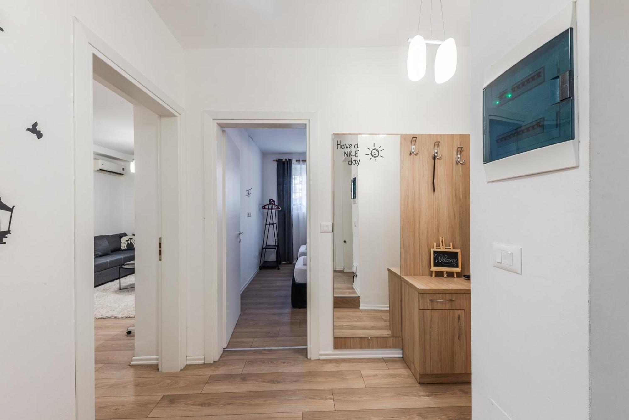 Noir Apartment By Kondo Stays Tirana Exteriör bild