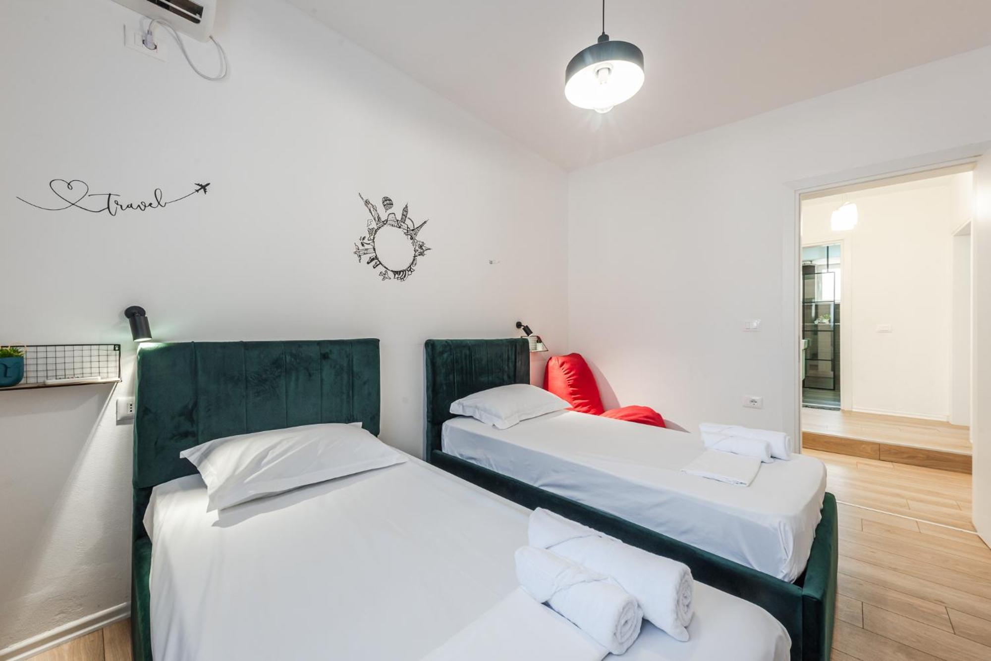 Noir Apartment By Kondo Stays Tirana Exteriör bild