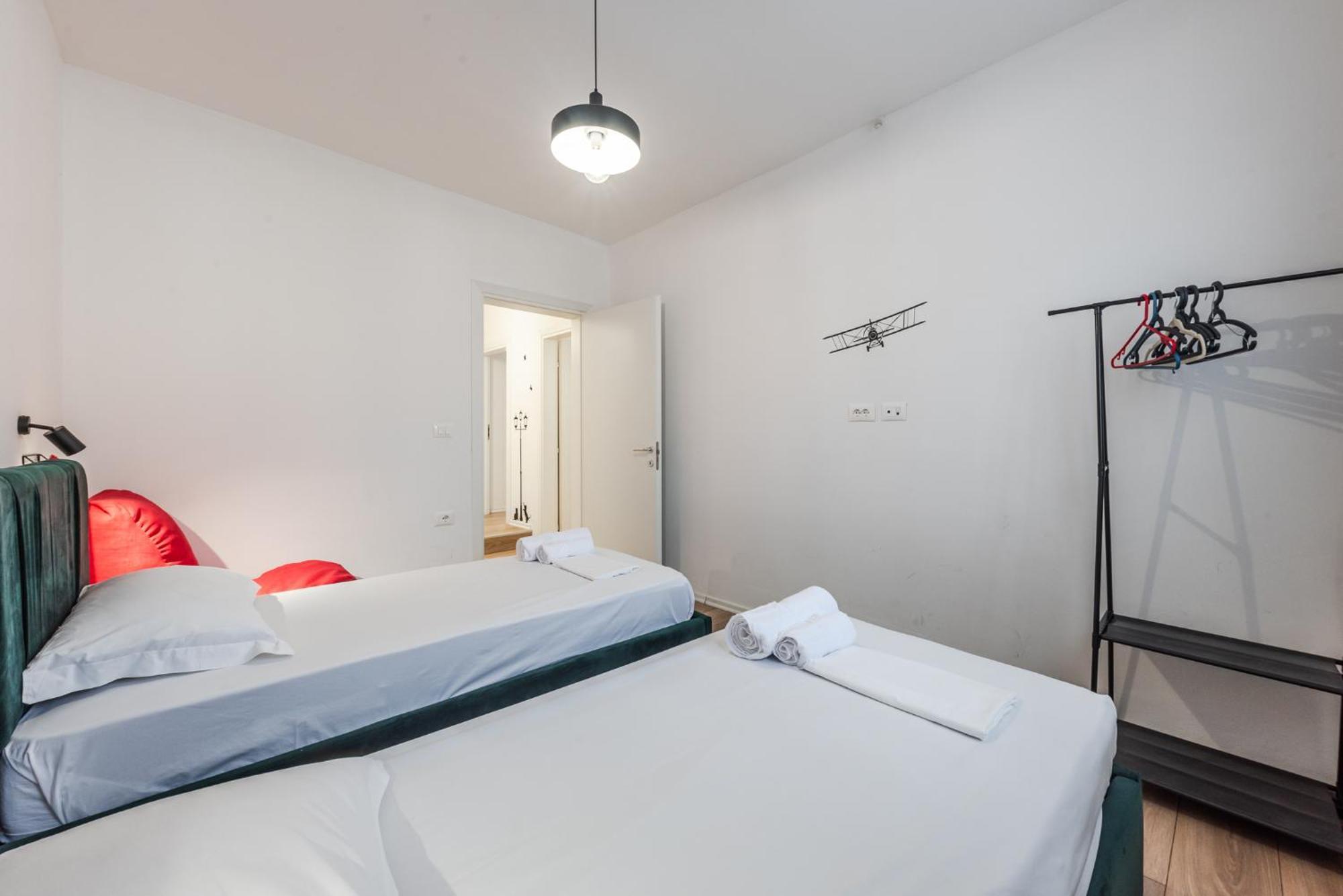 Noir Apartment By Kondo Stays Tirana Exteriör bild