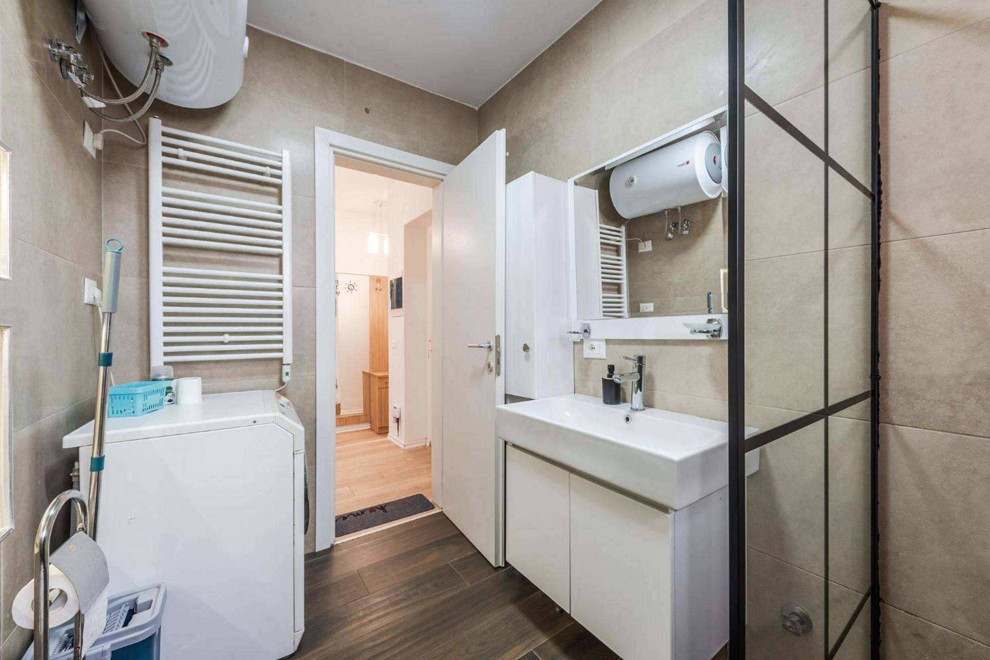 Noir Apartment By Kondo Stays Tirana Exteriör bild